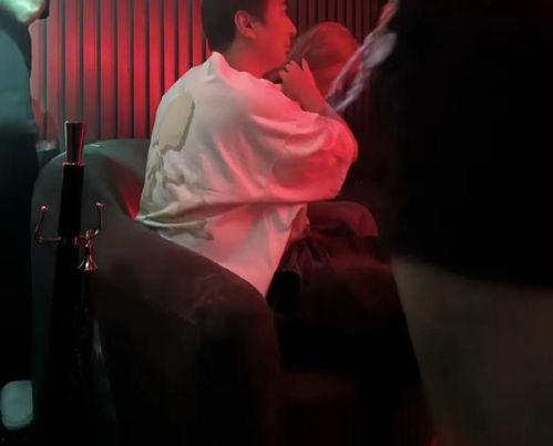 日本夜店亲吻,激情碰撞下的社交新风尚