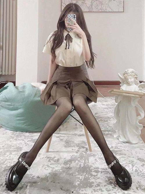 我摸了丝袜美女的奶,一触即发的禁忌接触