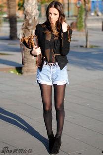 丝袜包着臀部,探寻时尚与性感的完美融合