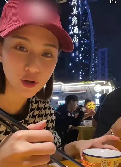 娱乐圈小八卦吃瓜,揭秘明星们的幕后故事