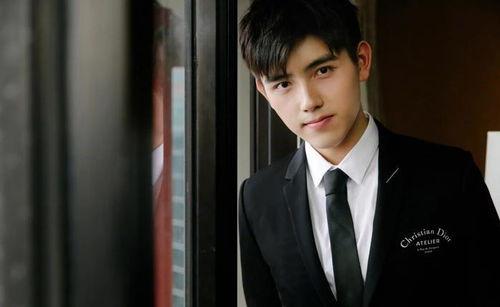 娱乐吃瓜博主陈飞宇,娱乐圈的“吃瓜”达人，揭秘明星幕后故事