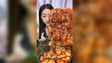 娱乐吃瓜酱千层雪,揭秘娱乐圈背后的甜蜜与苦涩
